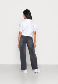 Weekday FAITH TROUSERS - Calças de ganga de corte relaxado - black