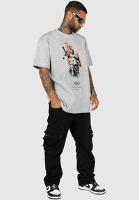 MJ Gonzales JUSTITIA  HEAVY  - T-shirts print - grey