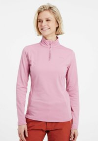 Maglietta lunga a maniche rosa chiaro con colletto a zip parziale, tessuto morbido e minimal branding sul petto.