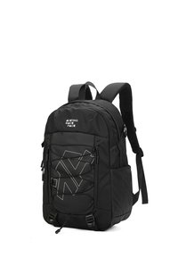 Zaino nero realizzato in tessuto resistente, con un design a corda bungee sulla parte anteriore, spallacci regolabili e imbottiti, e diversi scomparti.