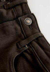 Nepasirinkta, chocolate brown