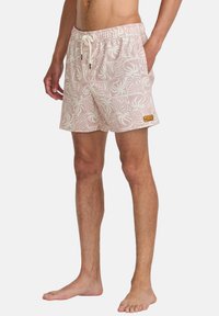 Herrbadshorts i ljusrosa med ett mönster av vågor och palmblad, elastisk midja med snörning och sidofickor.