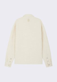 Långärmad skjorta i krämfärg med ett texturerat blommönster, krage och tre silverknappar på varje manschett.