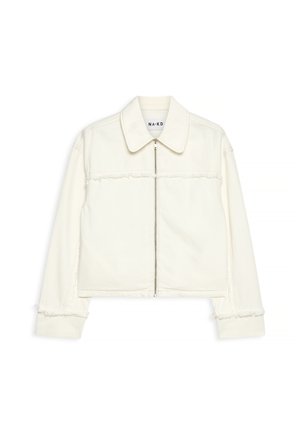 Kärbitud valge denim-jakk, millel on ees lukustus, krae ja frantsi näärid varrukatel ja äärel. Omab minimalistlikku disaini.