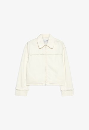 Afklippet hvid denimjakke med lynlås foran, krave og flagrende detaljer på ærmerne og kanten. Har et minimalistisk design.