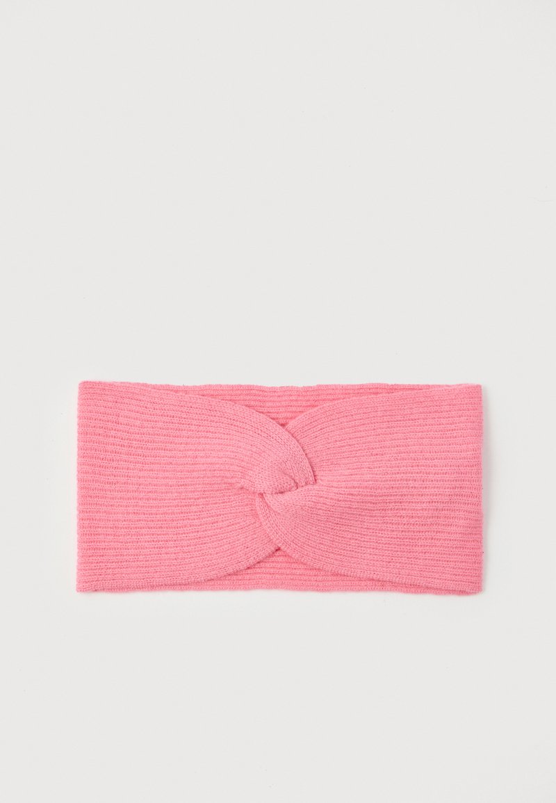 Fascia per capelli rosa lavorata a maglia con design a nodo attorcigliato, disposta in piano su uno sfondo bianco.