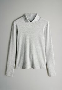 Maglietta a maniche lunghe grigia con collo a dolcevita realizzata in un tessuto morbido e testurizzato. Il design presenta una vestibilità comoda e un colletto ripiegato.