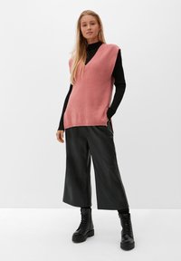QS Sweter
