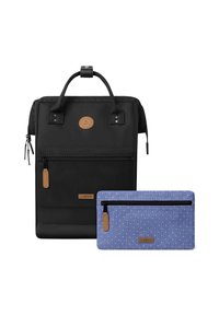 Schwarzer Stoff-Rucksack mit einem Tragegriff, Reißverschlusstaschen und einem blauen gepunkteten Beutel mit Reißverschluss. Mit Lederakzenten und Logodetails.