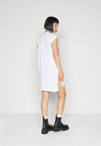 DKNY EXPLODED LOGO TUNIC - Trikotaažkleit - white/shocking pink