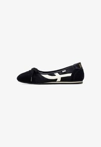 Seleccionado, black