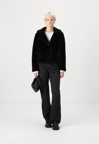 Vero Moda VMLISSY JACKET - Χειμωνιάτικο μπουφάν - black