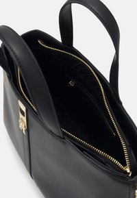 Tommy Hilfiger HERITAGE SATCHEL - Käekott - black