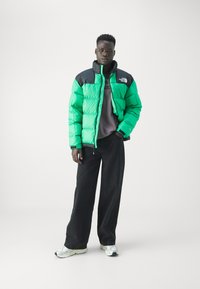 The North Face M LHOTSE JACKET - EU - Dunjacka - optic emerald