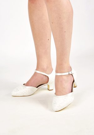 INGRID-SPITZE - Bridal shoes - ivory