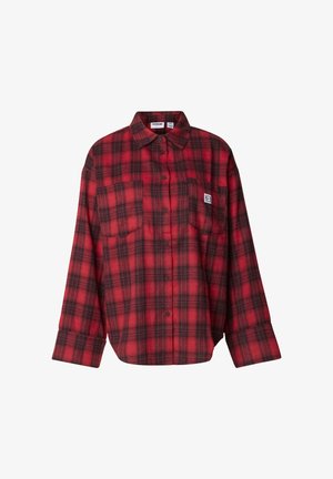 Punase ja musta ruudulise flanellsärgi, pika varrukaga, esikinnisega, kahe rinnataskuga, pehme tekstuuriga, vabama lõikega, ristkülikukujuline disain.