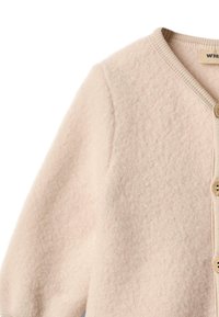 Gilet en laine rose pâle avec une surface texturée, un col côtelé et une fermeture à boutons. Les détails incluent quatre boutons ronds à l'avant.