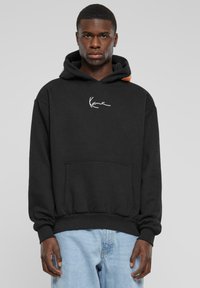 Karl Kani - SMALL SIGNATURE PATCH OS - Kapuzenpullover - black Thumbnail-Bild 1