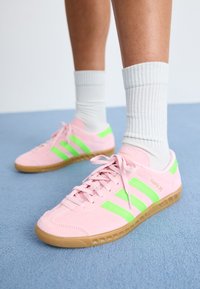 Não selecionado, clear pink/solar green/gold metallic