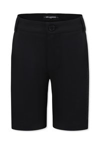 Shorts noirs en tissu lisse avec fermeture bouton. Présentent une impression de logo sur le côté et un design ajusté avec une coupe droite.