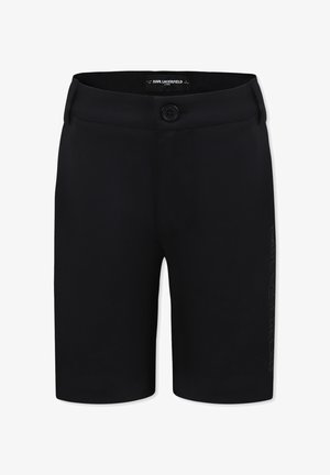 Pantaloni corti neri realizzati in tessuto liscio con chiusura a bottone. Presentano una stampa del logo sul lato e un design sartoriale con taglio dritto.