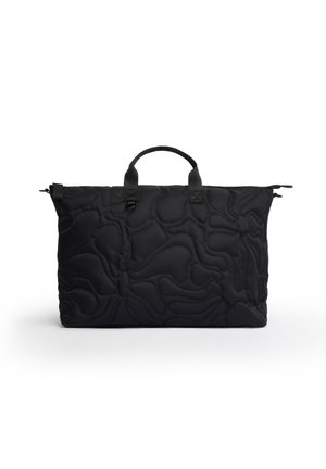 Grande borsa tote nera trapuntata con manici doppi corti e chiusura con cerniera, mostrata su sfondo bianco.