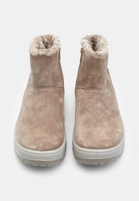 Bež antilop čizmice do gležnjeva s mekim, umjetnim krznom, okruglim vrhom, vanjskim patentnim zatvaračem i teksturiranom gumenom potplatom.