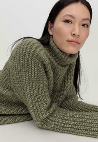 hessnatur Strickpullover - moos