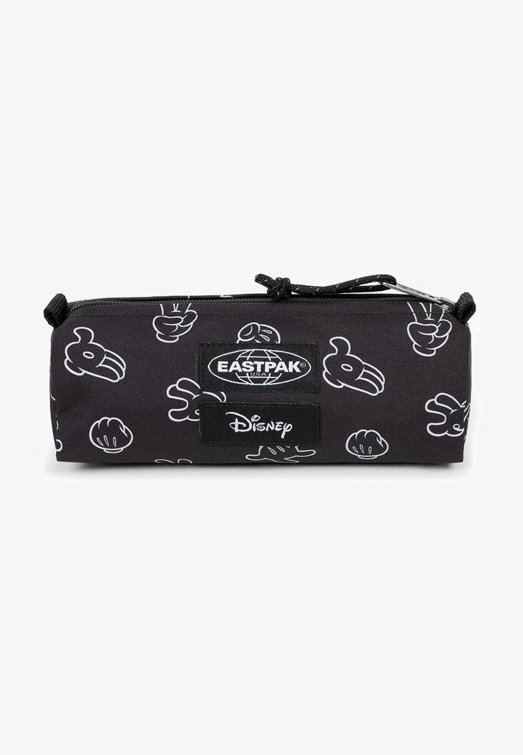Sort penal med hvide konturer af Disney-figurer, lynlås lukning og Eastpak logo patch på en struktureret stof.