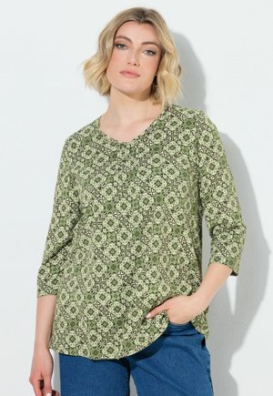 Ulla Popken, FLORAL TILE PRINT 3/4 SLEEVE TEE - Camiseta de manga larga - dark khaki