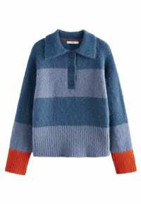 Blauwe en grijze gestreepte gebreide trui met een kraag, voorzien van drie knopen en een geribbelde textuur aan de onderrand en oranje manchetten.