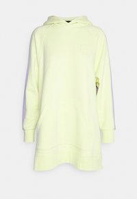 Sweat à capuche jaune clair à manches longues avec poche à l'avant et poignets côtelés, présenté sur un fond uni.