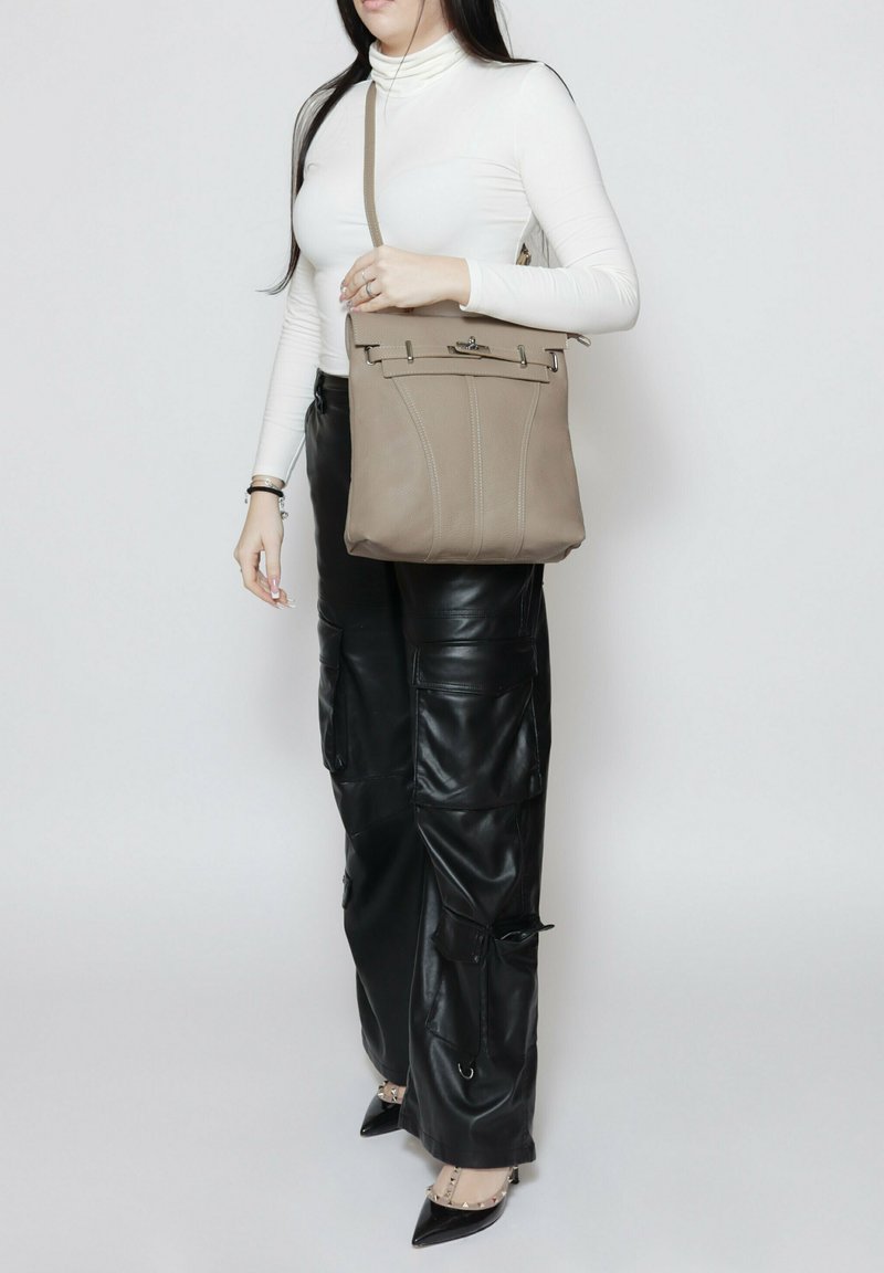 Roberta Rossi CONVERTIBLE INTO - Rugzak - taupe