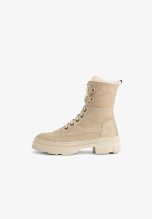 Beige suède enkellaarsjes met een gestructureerde afwerking, voering van bont aan de bovenkant, metalen oogjes en een dikke, geribbelde rubberen zool.