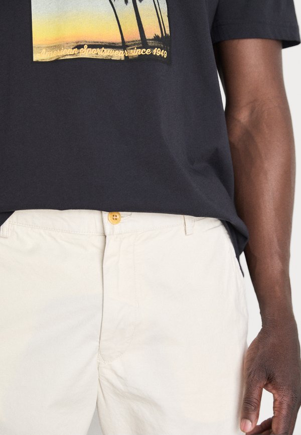 RELAXED FIT - Shorts - putty3