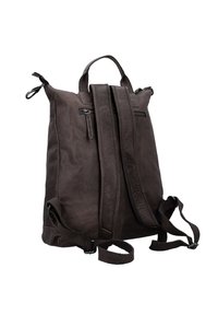 Zaino in pelle marrone con una finitura testurizzata, manico superiore, spallacci regolabili e tasca esterna con zip per l'organizzazione.