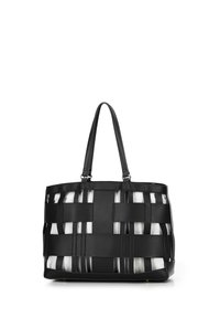 Sac à main noir avec un design tissé mettant en valeur des panneaux blancs contrastants, texture lisse, doubles poignées et forme structurée.
