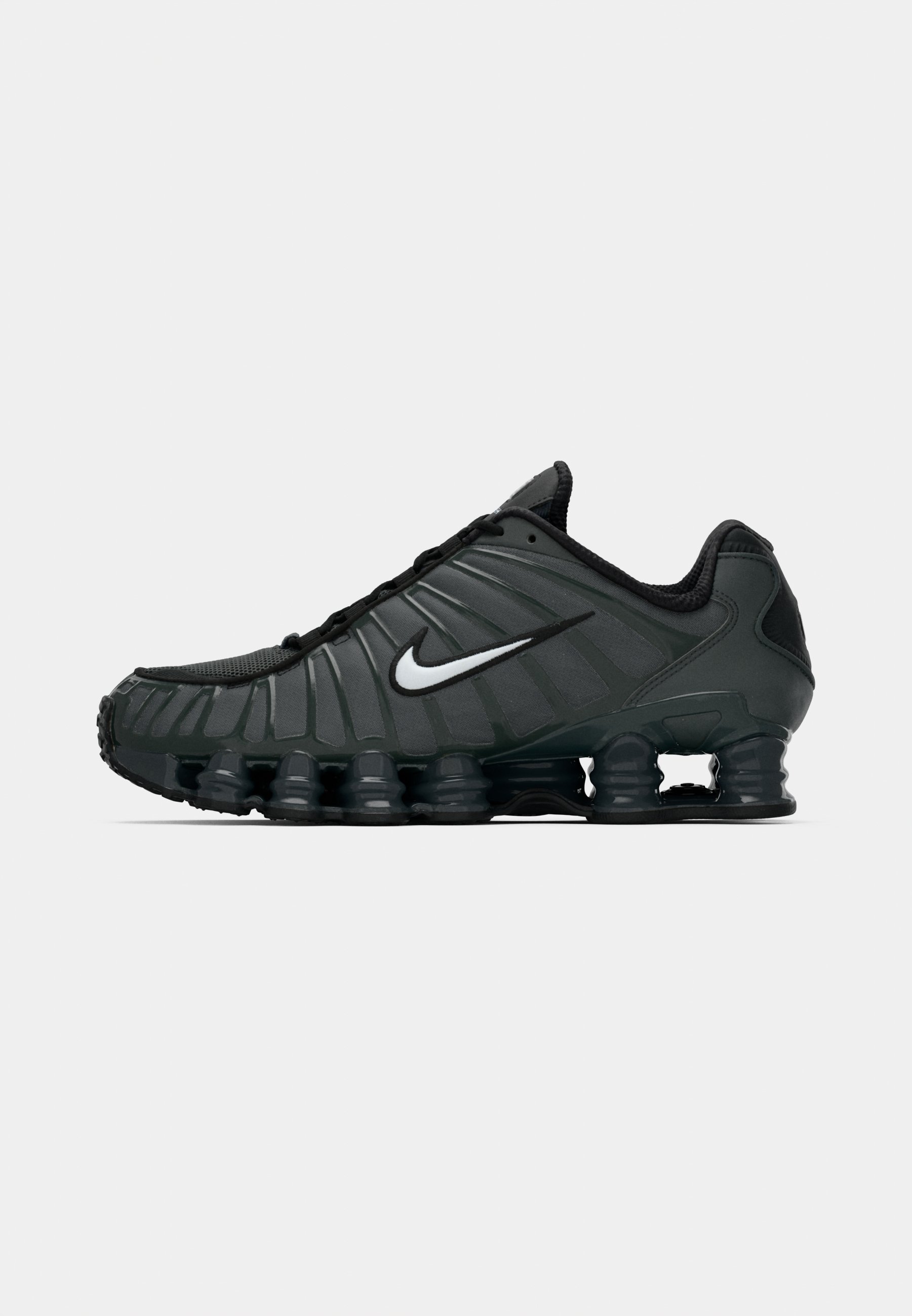 nike synthetic trainers