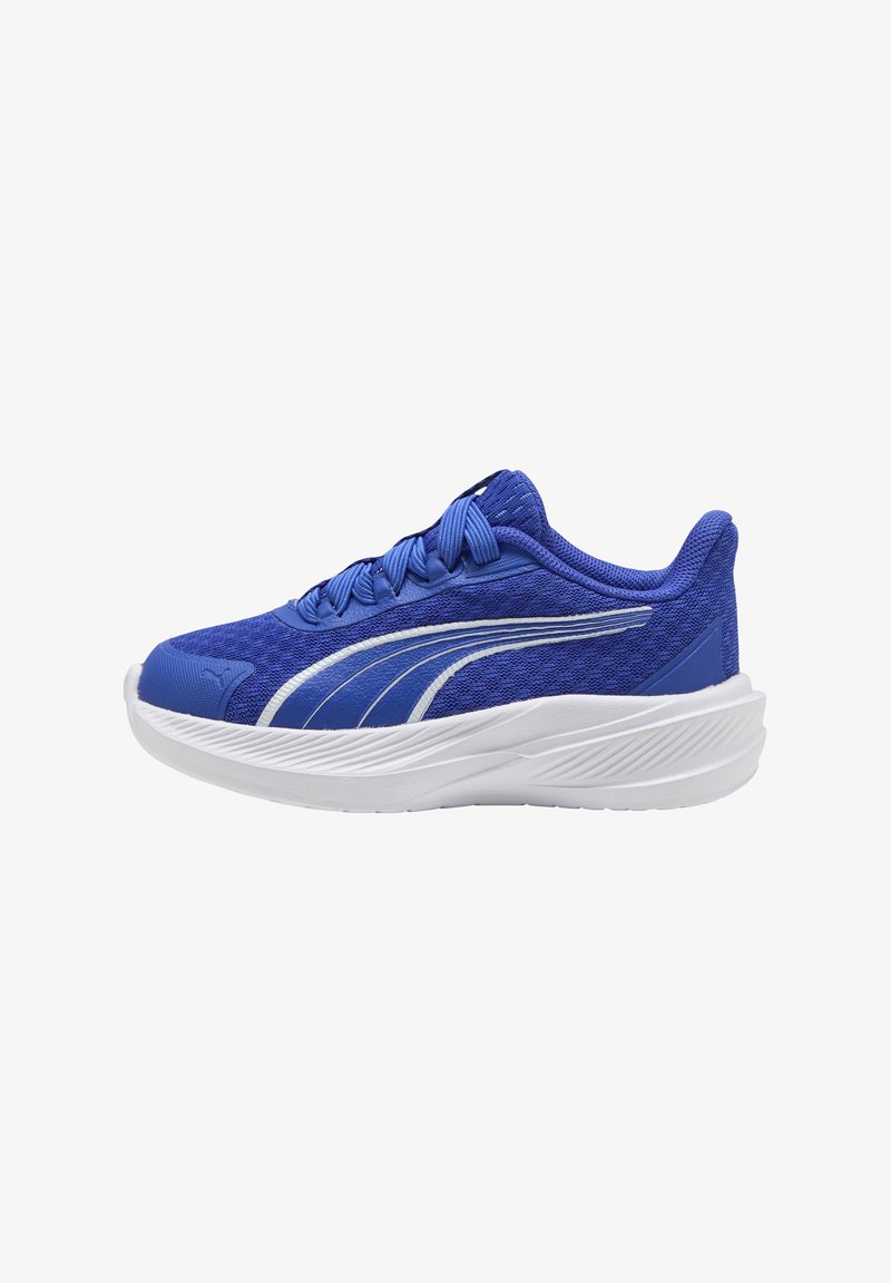 Baskets de sport bleues avec bande blanche incurvée, tige en mesh, semelle blanche coussinée et fermeture à lacets, vues de profil.