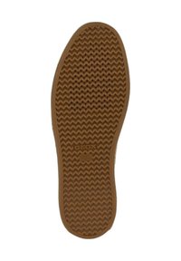 Suola di scarpa in gomma marrone con un motivo a zigzag e fori di ventilazione, con il marchio "GEOX" impresso sul fondo.