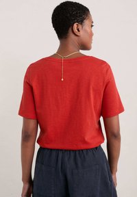 Seasalt Cornwall BURDOCK - T-paita - tomato red