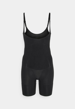 Shapewear noir avec des bretelles ajustables, design sans coutures et jambes courtes. Fabriqué en matériau extensible, il présente une texture lisse et une silhouette ajustée.