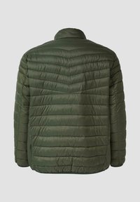 Grüne Puffy-Jacke mit hohem Kragen und Chevron-Steppmuster. Verfügt über eine glatte, glänzende Oberfläche und elastische Bündchen am Saum.