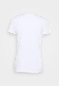 Bílý dámský tričko s krátkým rukávem, zobrazené zezadu na světle šed�ém pozadí.