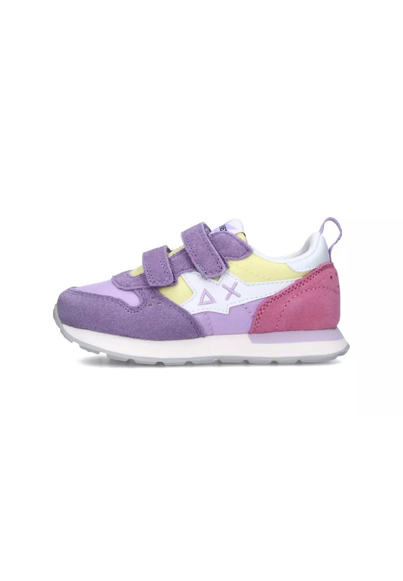 Sneaker per bambini in viola e rosa con chiusura a strappo, materiali in camoscio e sintetico, punta arrotondata, suola imbottita e dettaglio geometrico.