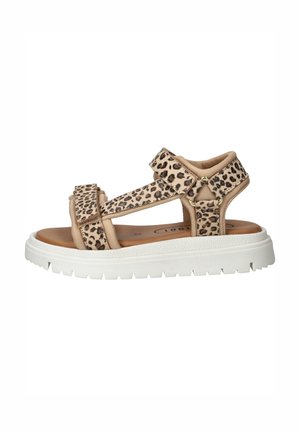 Beige sandaal met luipaardprint, verstelbare banden en een witte, textuurachtige zool. Het ontwerp heeft een gevoerde voetbed voor comfort.
