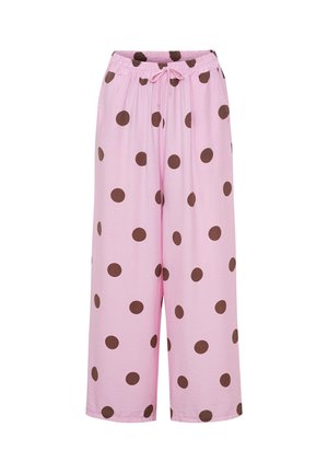 Løse lyserøde pyjamasbukser med brune prikker, elastisk linning og lyserødt bindebånd foran, vist på hvid baggrund.