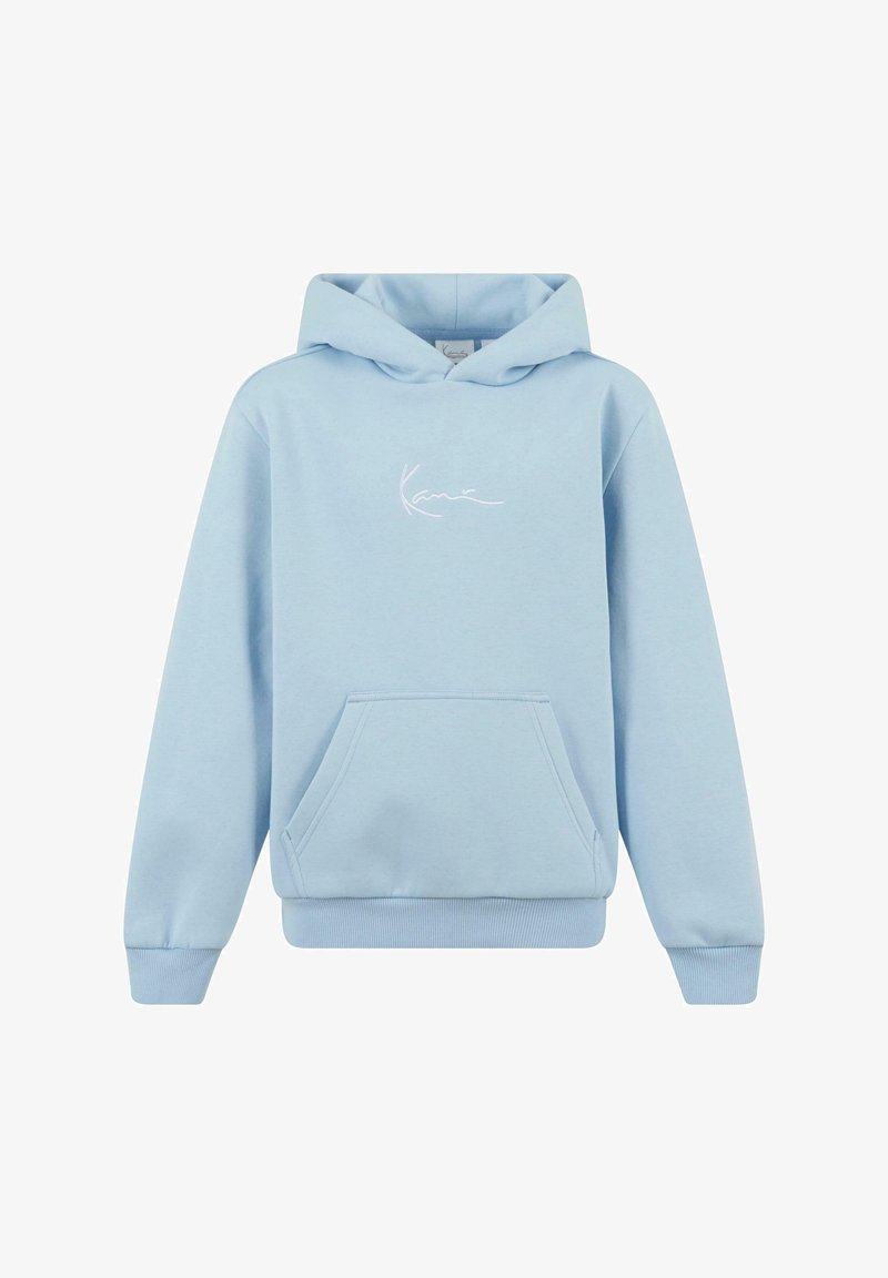 Sweat à capuche bleu clair avec poche kangourou à l'avant et petit logo blanc en script centré sur la poitrine.