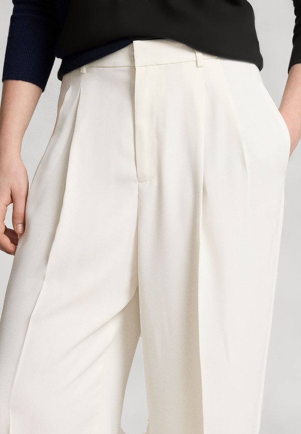 PLEATED STRAIGHT LEG TROUSER - Trousers - clubhouse cream2