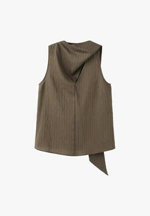 Top marrone senza maniche a righe sottili con scollo asimmetrico drappeggiato e un dettaglio in tessuto esteso che pende dall'orlo posteriore.